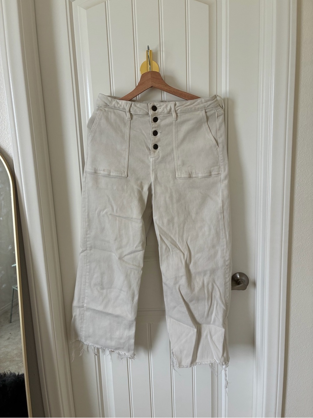 Carly Jean Los Angeles Cropped Button-Fly Jeans in Off-White